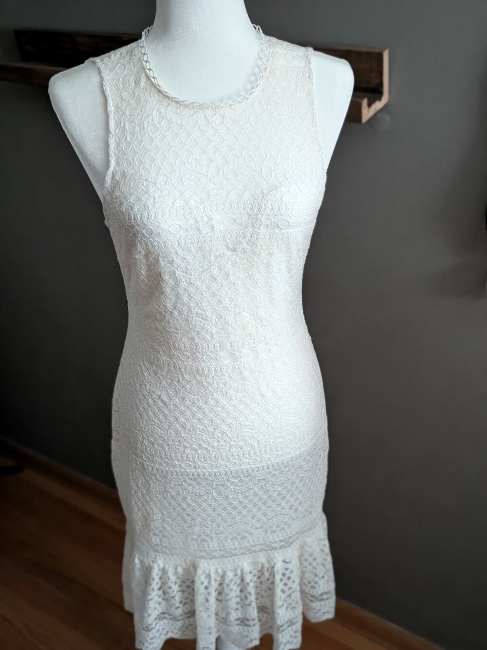 Mi Ami White Lace Sleeveless Ruffle Hem Mini Dress Bridal Shower Boutique Med